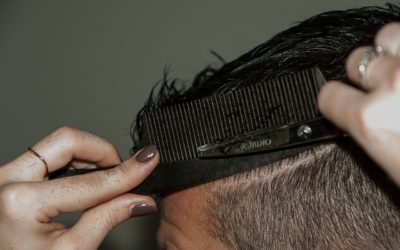 Quelle différence entre un peigne à queue et un peigne-brosse ?